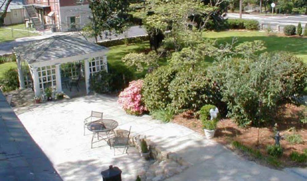 Fuquay Mineral Spring Inn & Garden Exterior photo